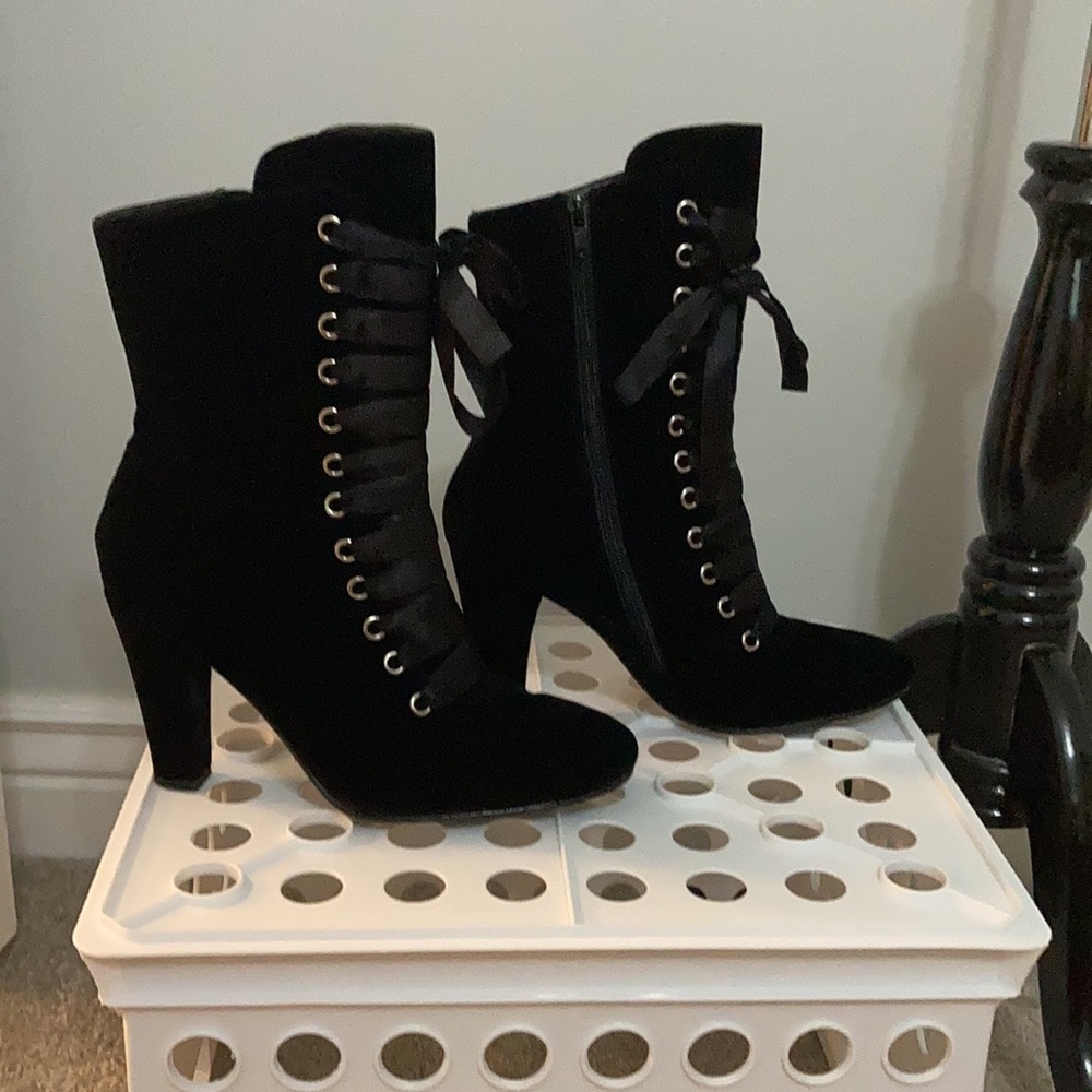 Vintage Ink Black Velvet Boots with Zipper and Satin Ribbon Size 8